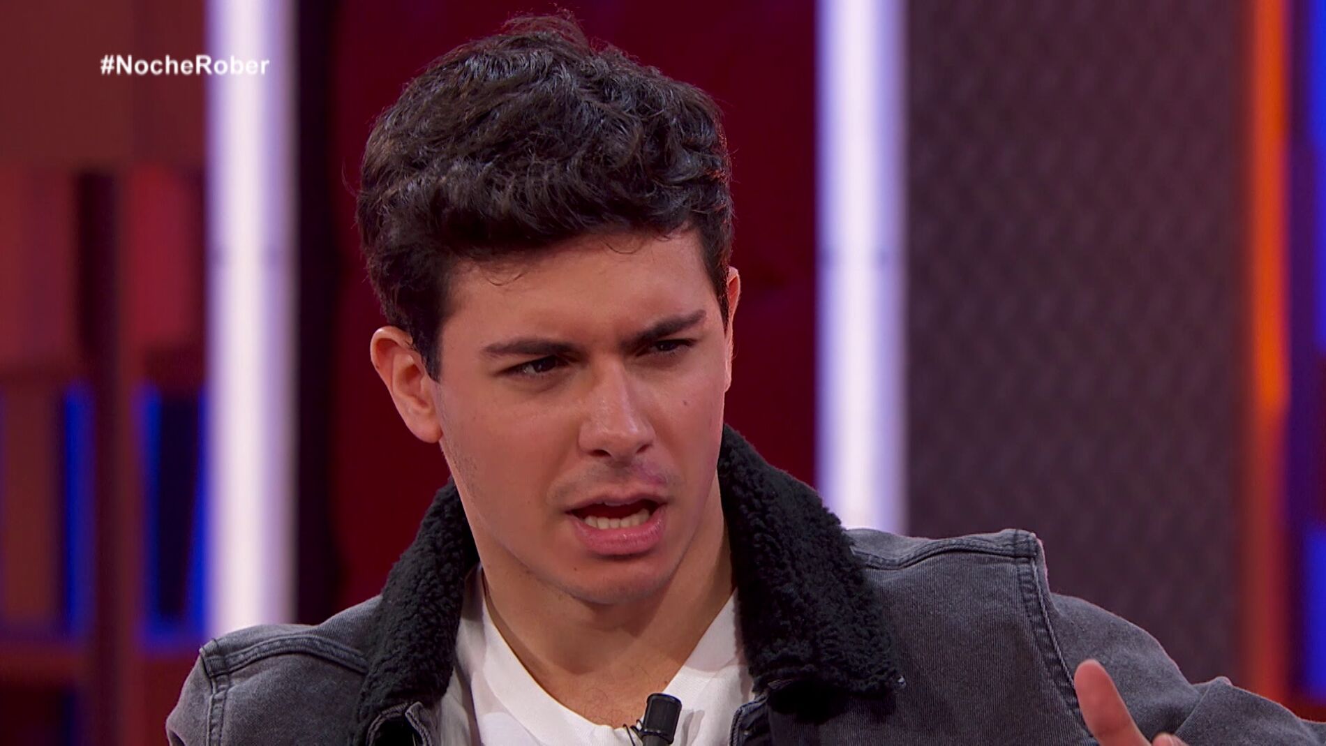  Alfred se atreve a imitar a Mariano Rajoy y Pablo Iglesias en &lsquo;La noche de Rober&rsquo;