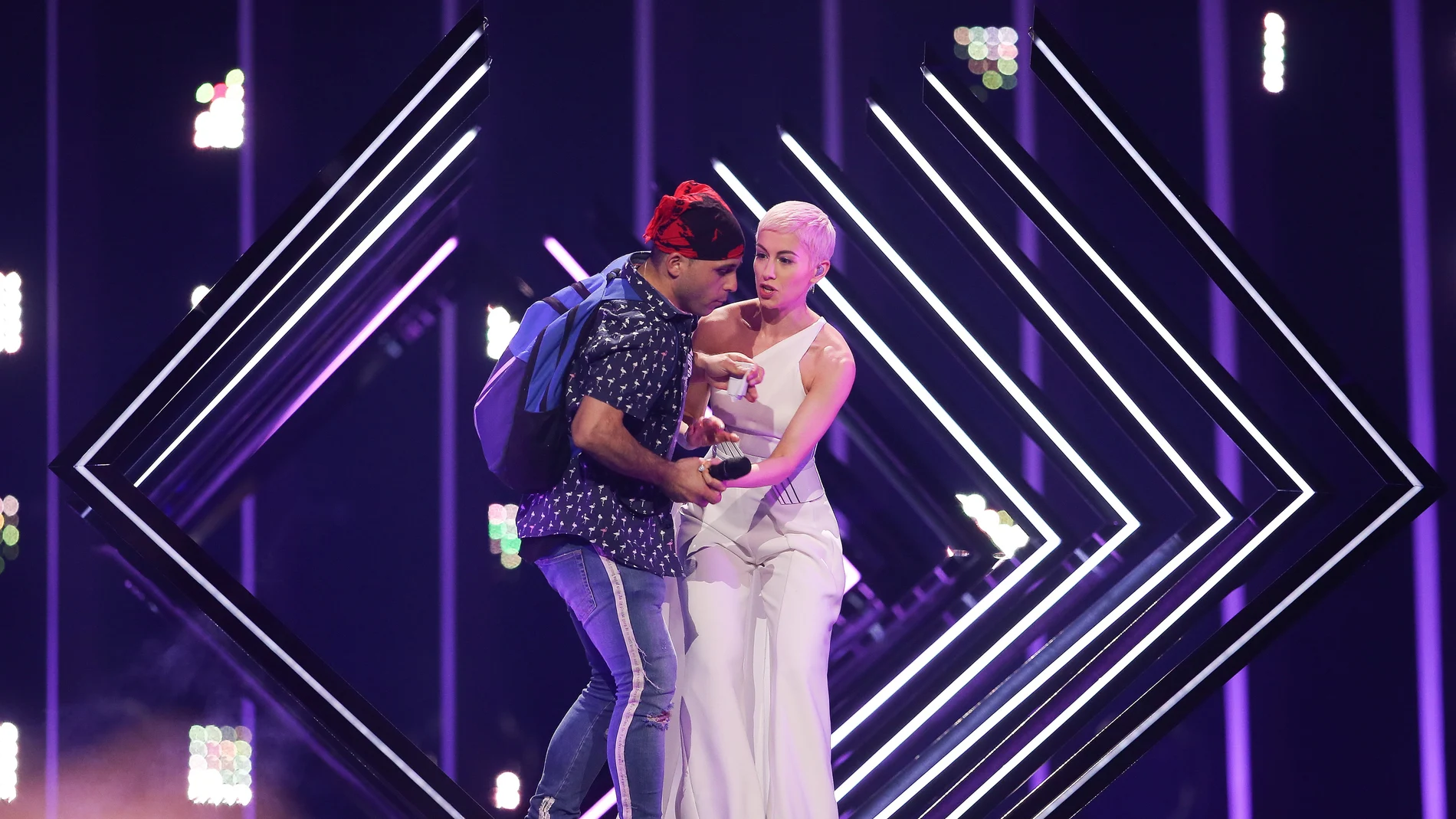 Espontáneo en la actuación de Reino Unido en Eurovisión Espontáneo en la actuación de Reino Unido en Eurovisión