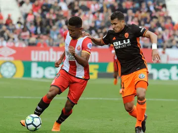 Murillo y Boulaya disputando un balón Murillo y Boulaya disputando un balón