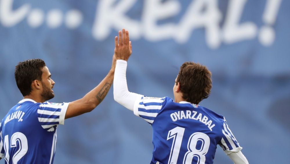 Oyarzabal celebrando un gol
