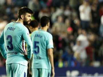 Los jugadores del Barcelona, serios tras la derrota
