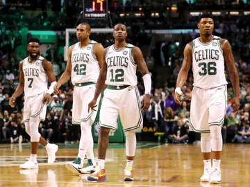 Los jugadores de los Celtics celebran la victoria Los jugadores de los Celtics celebran la victoria