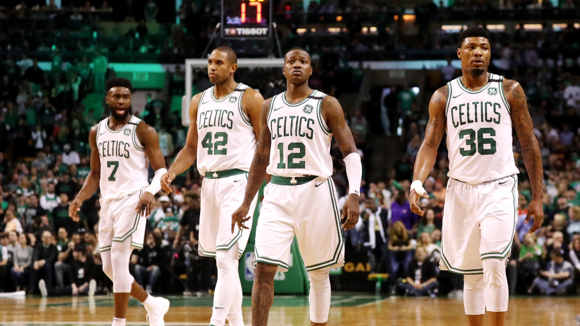 Los jugadores de los Celtics celebran la victoria Los jugadores de los Celtics celebran la victoria