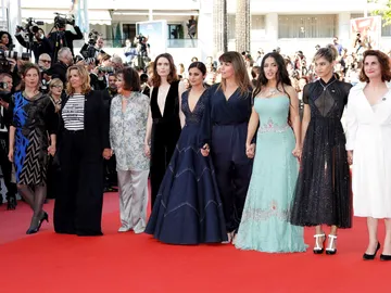 Patty Jenkins, Salma Hayek, Sofia Boutella junto a otras actrices Patty Jenkins, Salma Hayek, Sofia Boutella junto a otras actrices