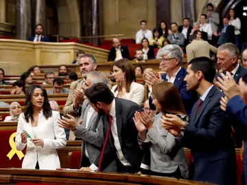 Arrimadas, aplaudida por su grupo en el Parlament Arrimadas, aplaudida por su grupo en el Parlament