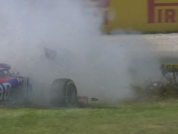 El accidente provocado por Grosjean en la curva 3 del GP de España