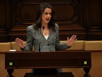 Inés Arrimadas en la segunda sesión del debate de investidura Inés Arrimadas en la segunda sesión del debate de investidura
