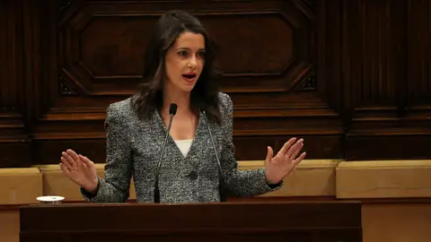 Inés Arrimadas en la segunda sesión del debate de investidura Inés Arrimadas en la segunda sesión del debate de investidura