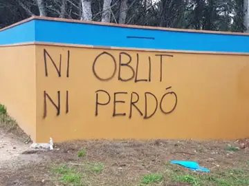 Acosada por acoger a agentes durante el referéndum del 1 de octubre Acosada por acoger a agentes durante el referéndum del 1 de octubre