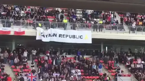 Retiran una pancarta independentista durante el Gran Premio de España de Formula 1 Retiran una pancarta independentista durante el Gran Premio de España de Formula 1
