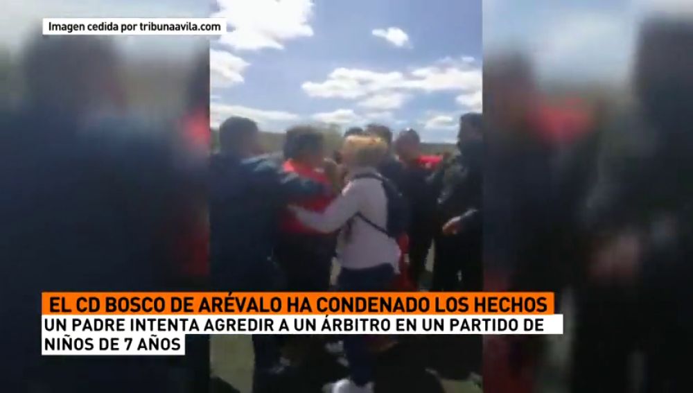 El entrenador del Bosco de Arévalo prebenjamín y dos delegados evitaron que varios padres agredieran al árbitro