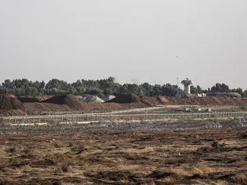 Vista de una cerca de alambre de púas, durante una protesta cerca de la frontera entre Israel y la Franja de Gaza Vista de una cerca de alambre de púas, durante una protesta cerca de la frontera entre Israel y la Franja de Gaza