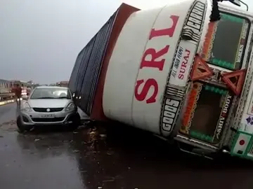 Al menos 42 muertos en nuevas tormentas que azotan el norte de la India Al menos 42 muertos en nuevas tormentas que azotan el norte de la India