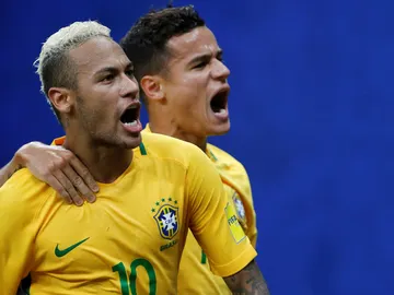 Neymar y Coutinho celebran un gol con Brasil Neymar y Coutinho celebran un gol con Brasil
