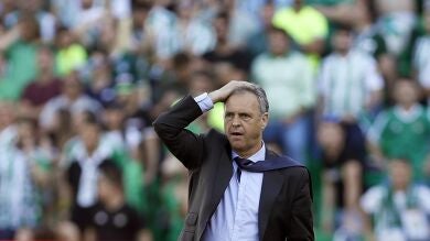 Caparrós pide disculpas por su gesto a la afición del Betis: 