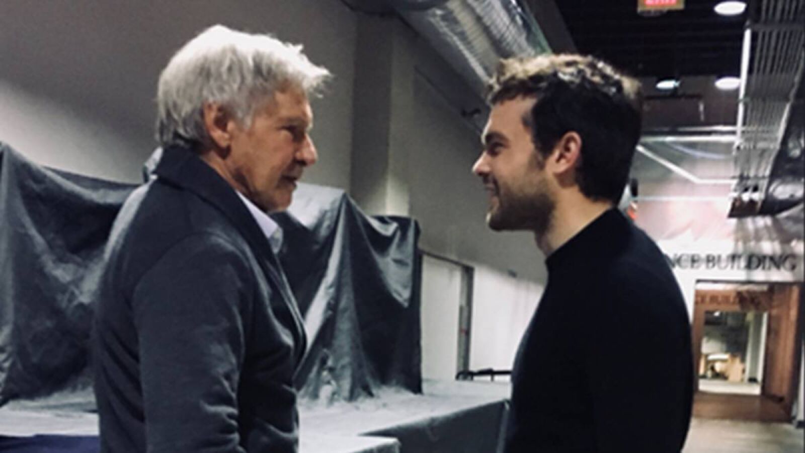 Harrison Ford interrumpe una entrevista de 'Han Solo: Una historia de Star Wars' para intimidar a Alden Ehrenreich