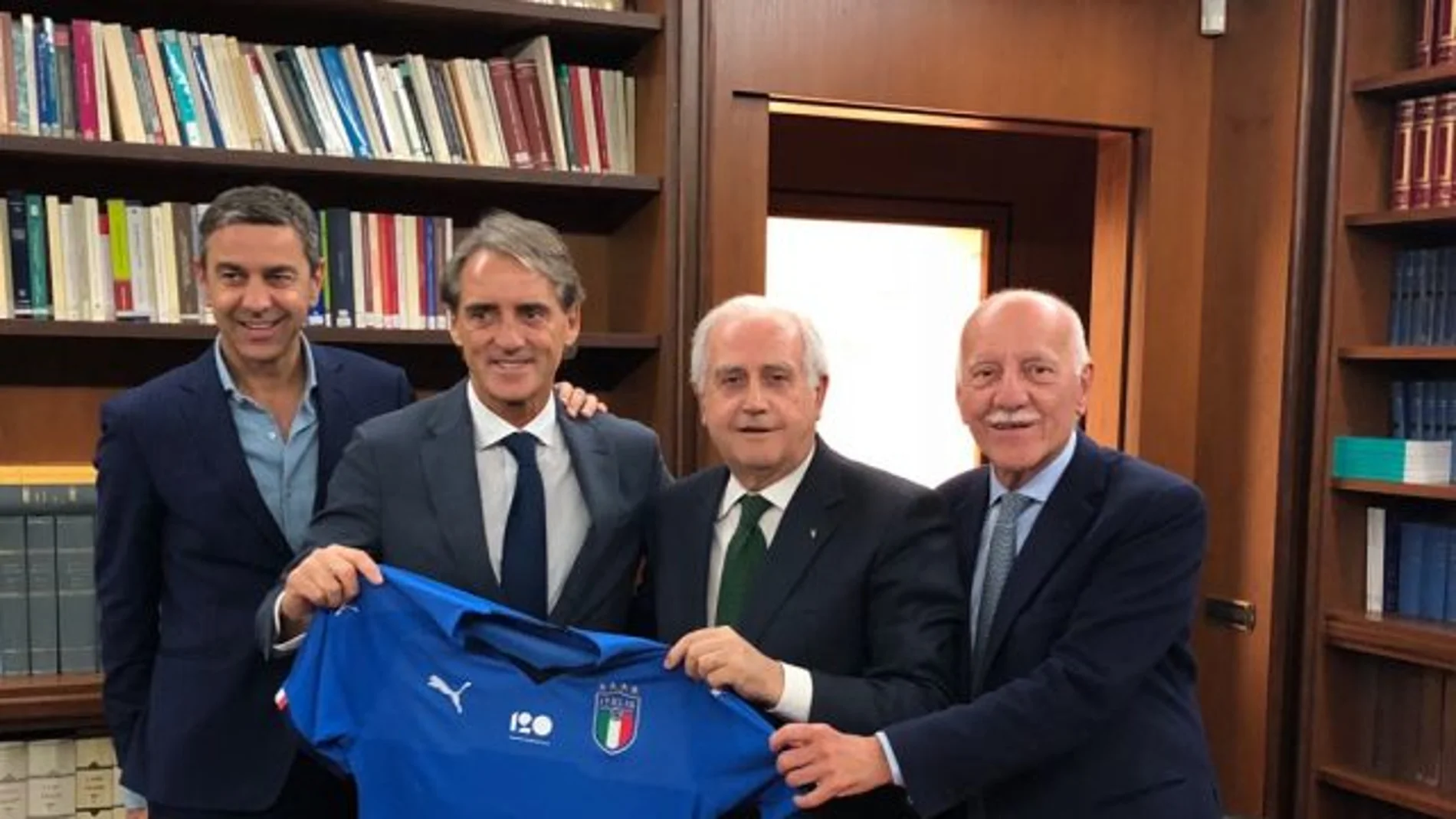 Mancini, presentado como nuevo técnico de la selección italiana Mancini, presentado como nuevo técnico de la selección italiana