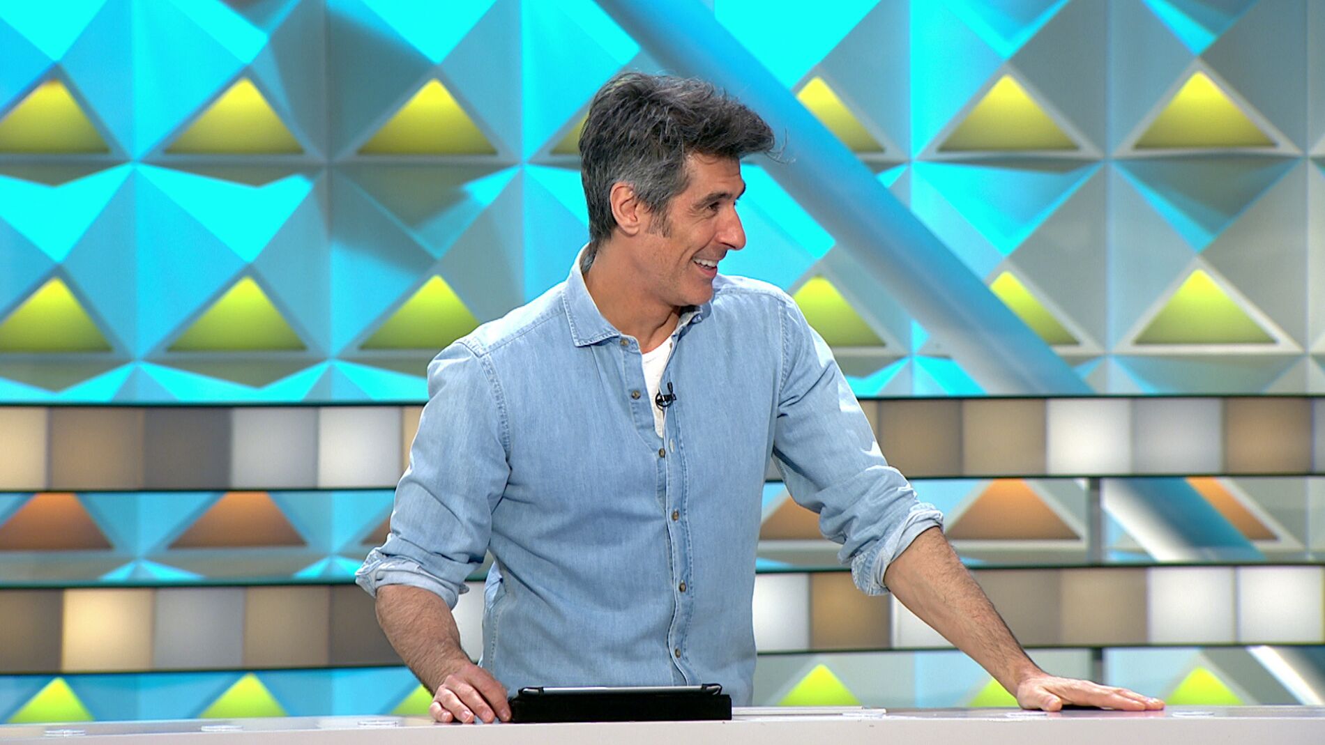 La entra&ntilde;able felicitaci&oacute;n de Jorge a una concursante por su gran desparpajo resolviendo el panel 