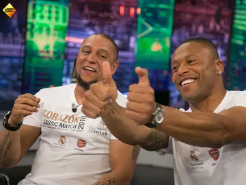 "El punto débil de Julio Baptista son sus dedos", asegura Pablo Motos entre risas en 'El Hormiguero 3.0' "El punto débil de Julio Baptista son sus dedos", asegura Pablo Motos entre risas en 'El Hormiguero 3.0'