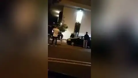 Brutal agresión a las puertas de una discoteca de Sevilla Brutal agresión a las puertas de una discoteca de Sevilla