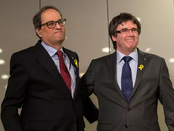 Carles Puigdemont y su sucesor, el recién elegido presidente de la Generalitat de Cataluña Quim Torra Carles Puigdemont y su sucesor, el recién elegido presidente de la Generalitat de Cataluña Quim Torra