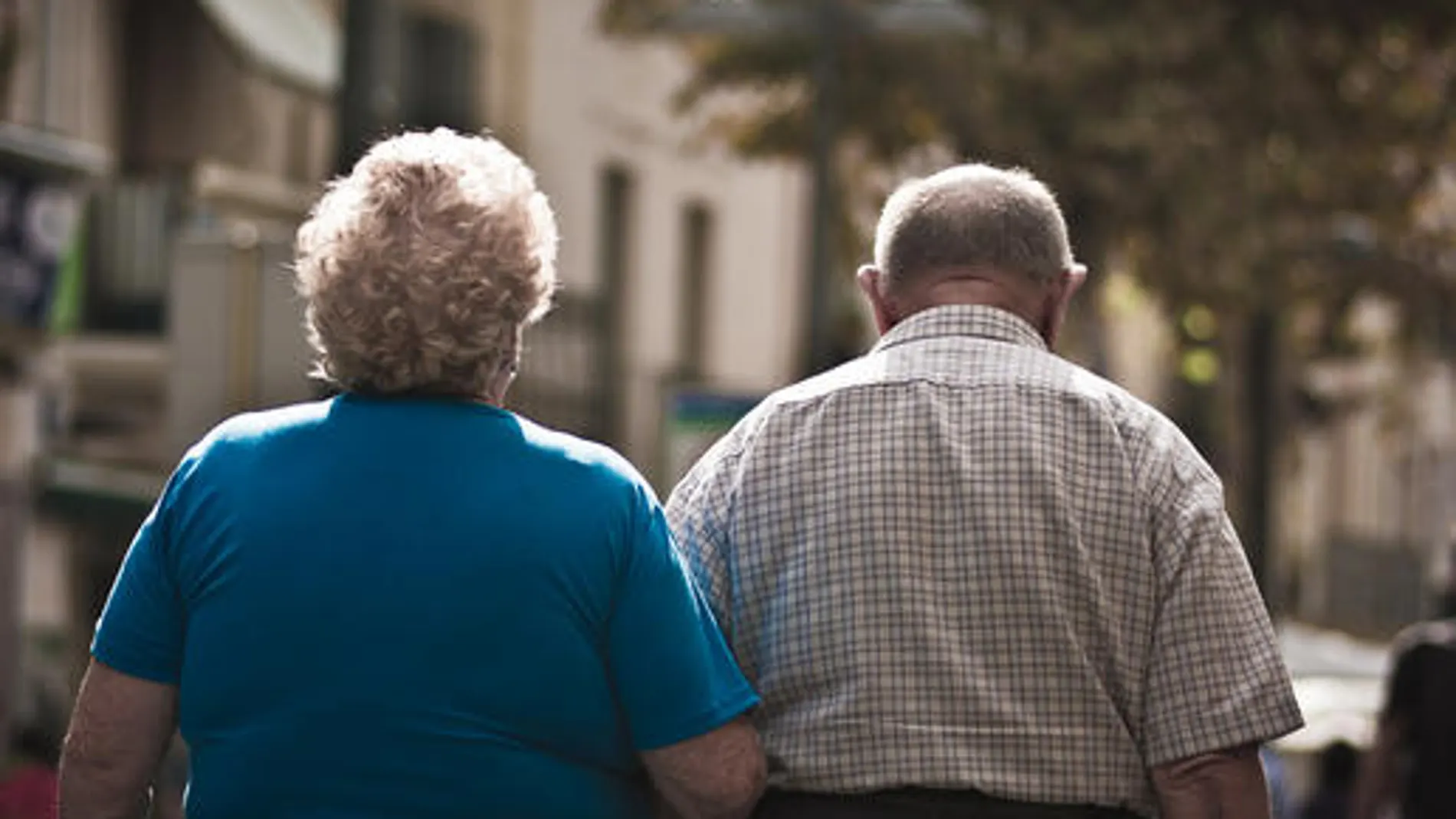 Imagen de archivo de una pareja de ancianos Imagen de archivo de una pareja de ancianos