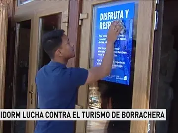 Benidorm inicia una campaña en la zona turística para atajar el turismo de borrachera Benidorm inicia una campaña en la zona turística para atajar el turismo de borrachera