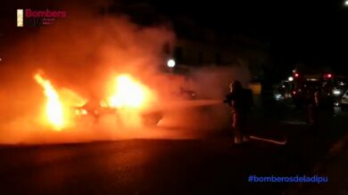 Cuatro coches calcinados en un incendio en El Chaparral de Torrevieja