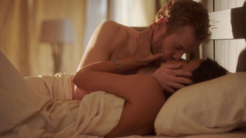 Harry pide matrimonio a Meghan tras una noche de pasi&oacute;n