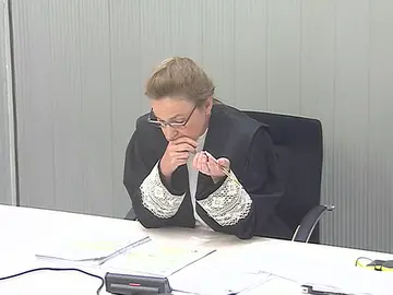 Juzgan a dos jóvenes para los que piden 13 años de cárcel por amenazar a guardias civiles con "arengas" yihadistas Juzgan a dos jóvenes para los que piden 13 años de cárcel por amenazar a guardias civiles con "arengas" yihadistas