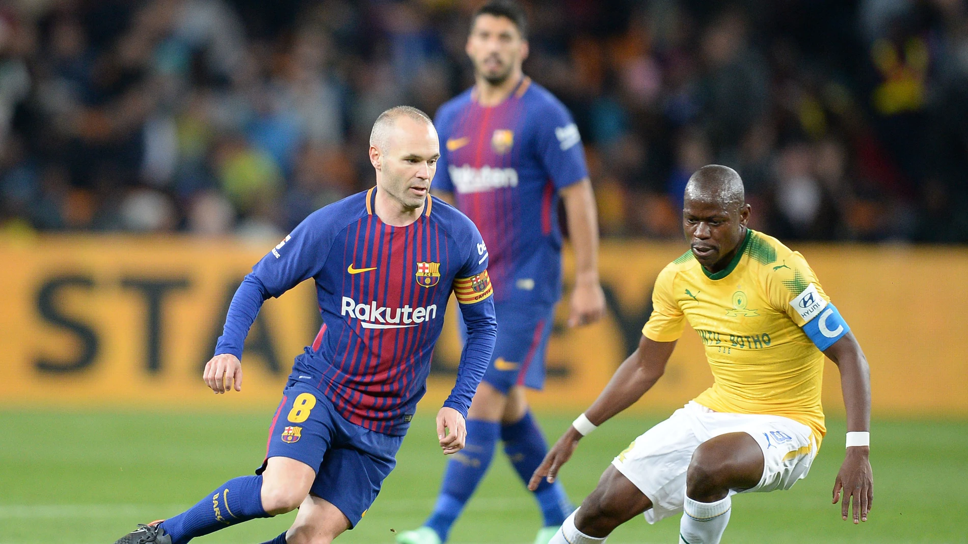 Iniesta regatea a Hlompho Kekana, del Sundowns Iniesta regatea a Hlompho Kekana, del Sundowns