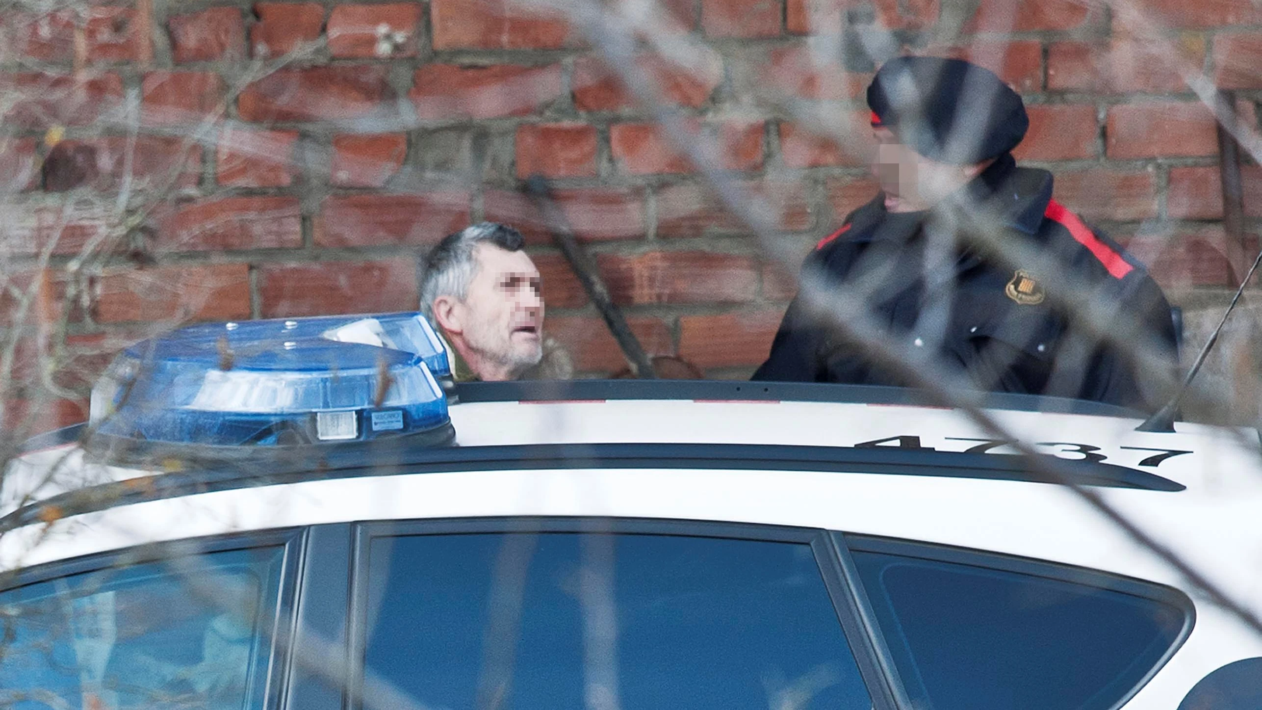 El presunto autor del doble homicidio de Susqueda, Jordi M., acompañado de los mosos d'esquadra. El presunto autor del doble homicidio de Susqueda, Jordi M., acompañado de los mosos d'esquadra.