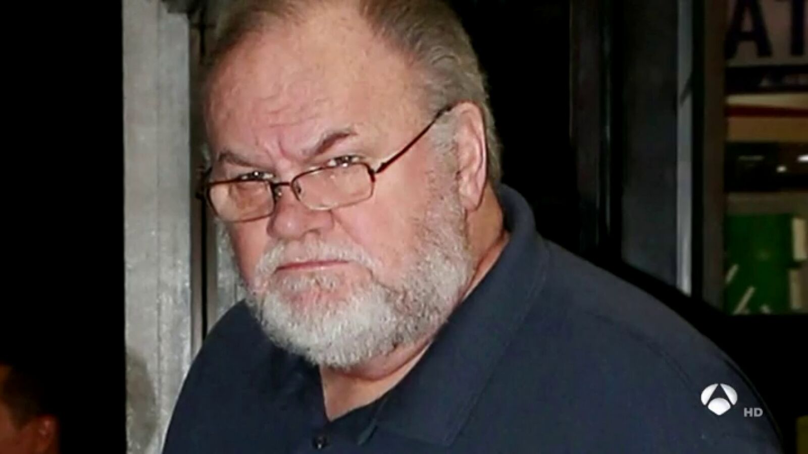 El padre de Meghan Markle señala que su hija está rompiendo la corona británica por dinero