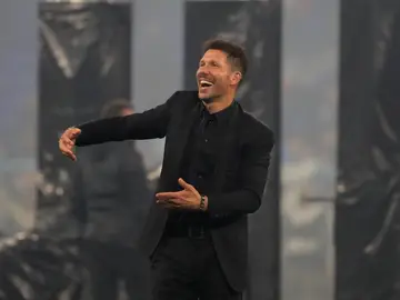 Simeone celebra el título en la Europa League Simeone celebra el título en la Europa League