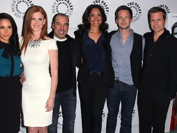 Meghan Markle junto a los actores de 'Suits' Meghan Markle junto a los actores de 'Suits'