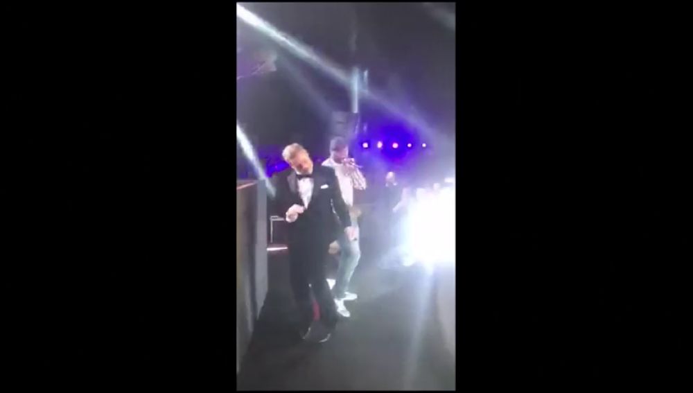 John Travolta sorprende con un inesperado baile junto a 50 Cent en el festival de Cannes