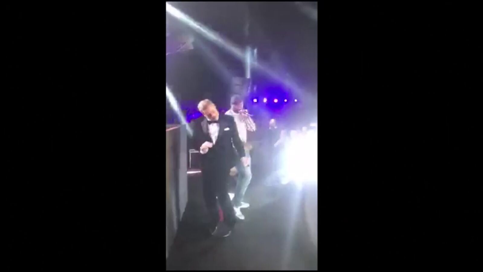 John Travolta sorprende con un inesperado baile junto a 50 Cent en el festival de Cannes