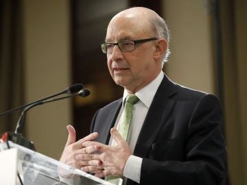 Cristóbal Montoro ante los medios