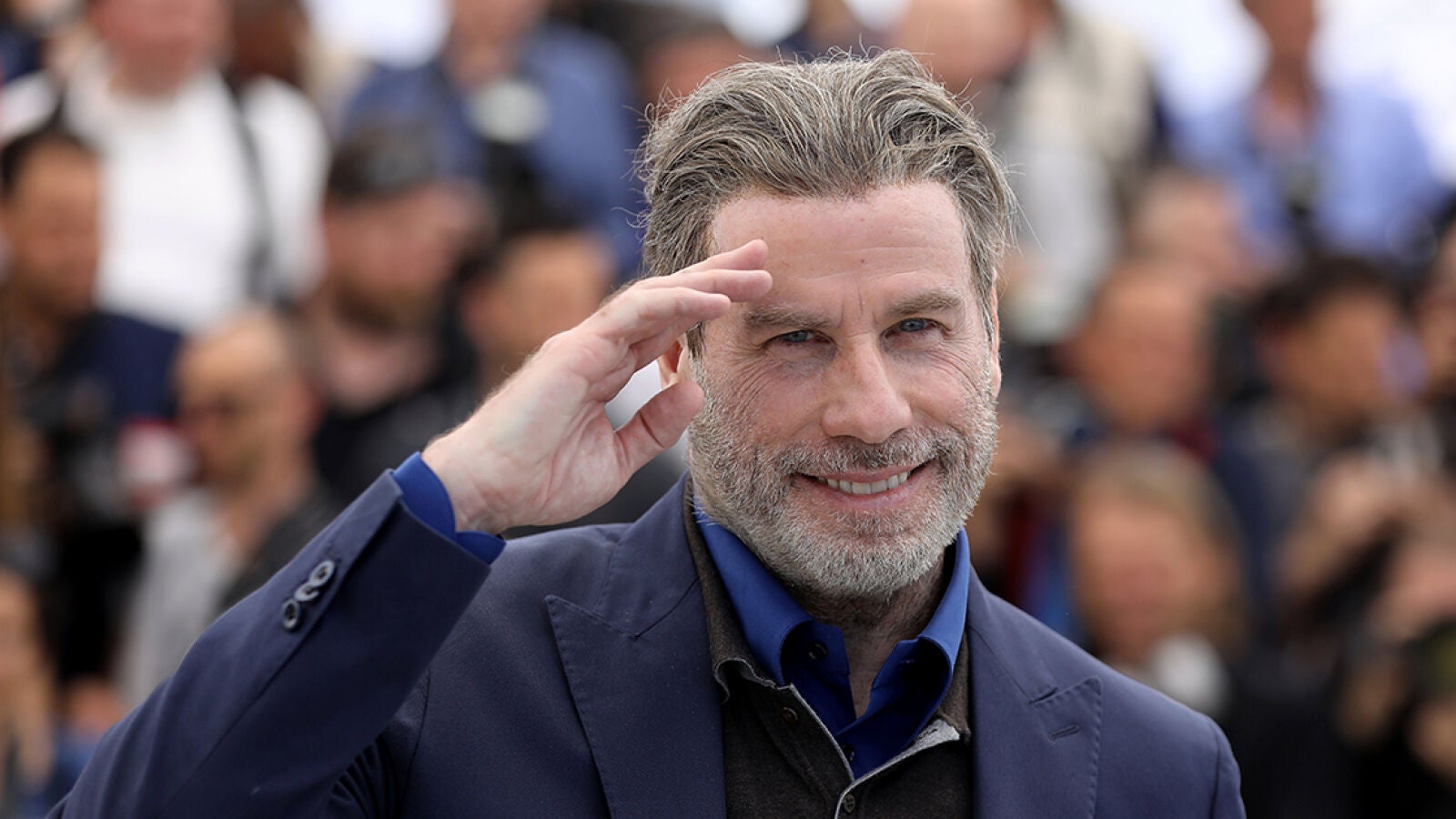 La imagen de John Travolta completamente calvo que ha sorprendido a todo el mundo