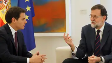 Mariano Rajoy y Albert Rivera, durante la reunión en Moncloa Mariano Rajoy y Albert Rivera, durante la reunión en Moncloa