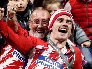 Griezmann celebra el título de la Europa League