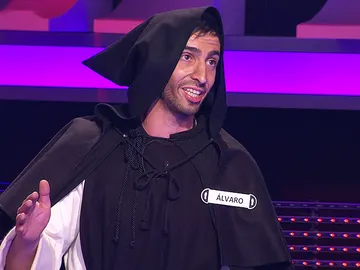 La rima de despedida que le ha dedicado Arturo Valls al monje del especial de 'La Catedral del Mar' La rima de despedida que le ha dedicado Arturo Valls al monje del especial de 'La Catedral del Mar'