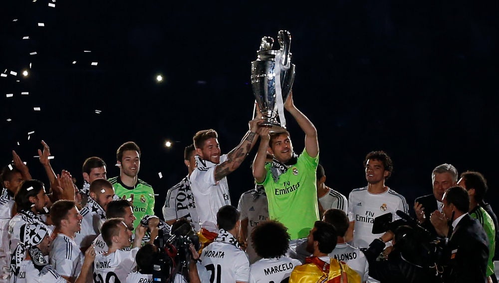 Casillas levanta la Décima Champions del Real Madrid junto a Sergio Ramos