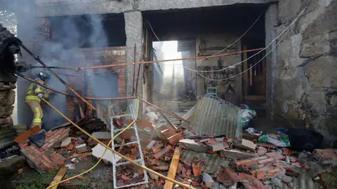 Destrozos ocasionados por la explosión en Tui Destrozos ocasionados por la explosión en Tui