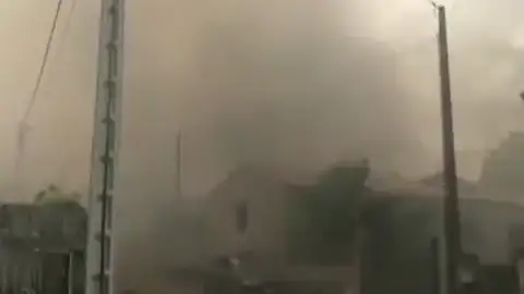 Una pirotecnia de Pontevedra registra una fuerte explosión Una pirotecnia de Pontevedra registra una fuerte explosión