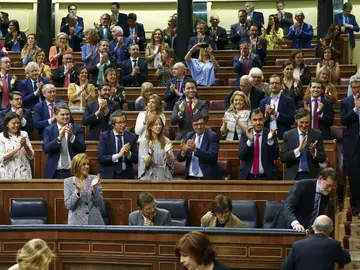 Diputados del PP aplauden tras la aprobación de los Presupuestos Diputados del PP aplauden tras la aprobación de los Presupuestos
