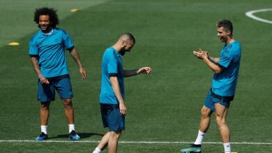 Benzema entrena con normalidad a tres días de la final ante el Liverpool