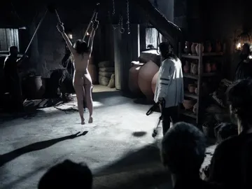 Nos colamos tras las cámaras del azotamiento a Habiba Nos colamos tras las cámaras del azotamiento a Habiba