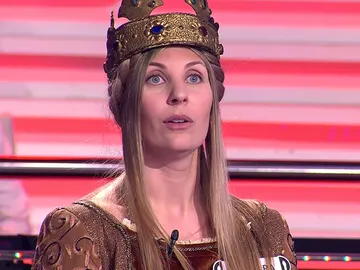 El guiño de Arturo Valls a la reina de '¡La Catedral del Mar!': "¿Cómo te llevas con la madre reina?" El guiño de Arturo Valls a la reina de '¡La Catedral del Mar!': "¿Cómo te llevas con la madre reina?"