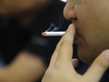 El cáncer de cabeza y cuello está muy relacionado con el tabaquismo El cáncer de cabeza y cuello está muy relacionado con el tabaquismo